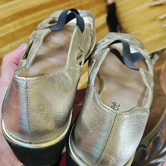 J. RENEE "VALENTEENA" Metallic CUT-OUT VAMP SHOES sz 8M - Picture 8 of 16